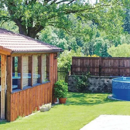 Four Bedroom Holiday In Rybniky Vakantiehuis Krasna Hora nad Vltavou